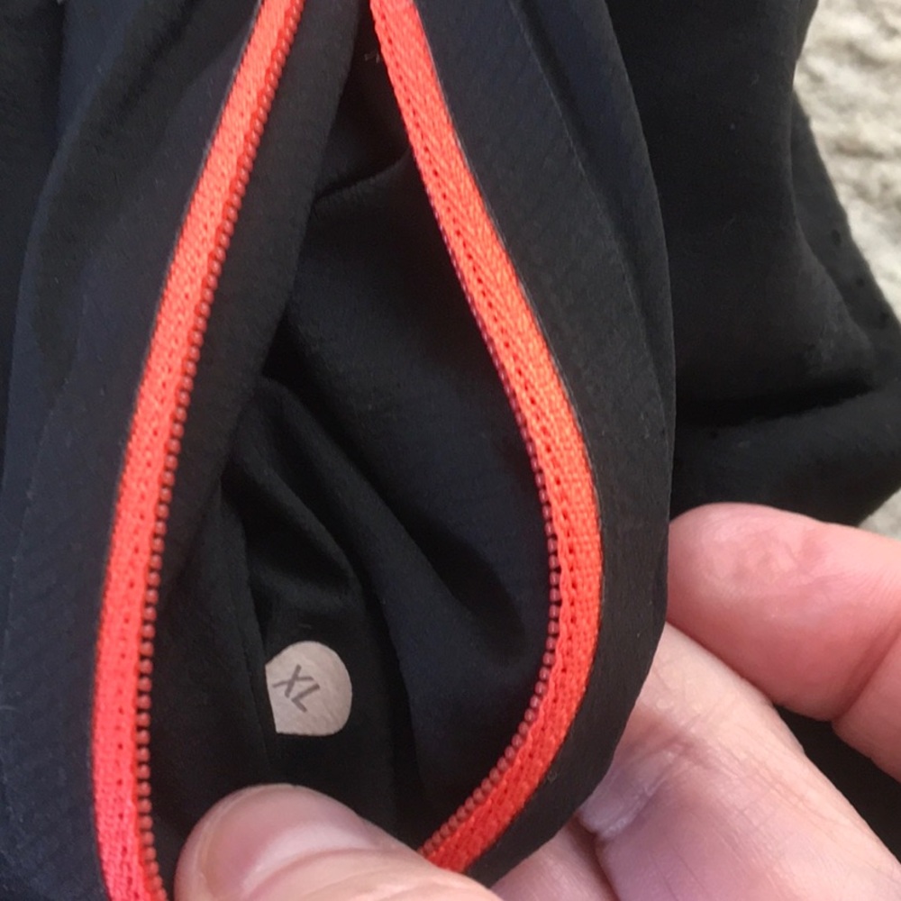 LULULEMON/BLACK-NYLON SHORTSwORANGE TRIM ZIP POCKET - Picture 3 of 6